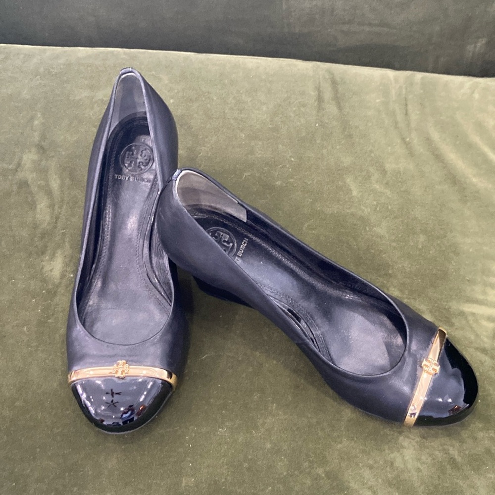 Tory Burch Size 7 1/2 Women’s Black Wedge